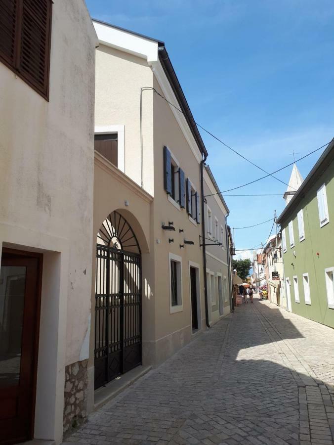 Apartments Mihael Nin Bagian luar foto