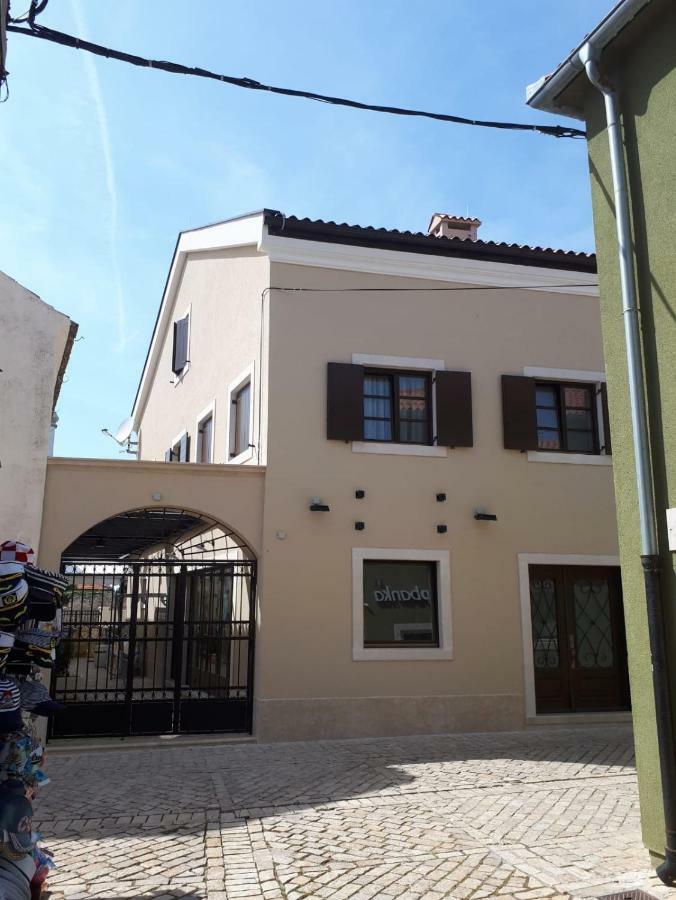 Apartments Mihael Nin Bagian luar foto